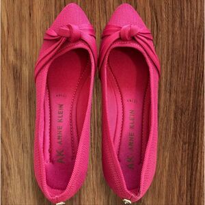 Statement Style Stunning Anne Klein Hot Pink Flats – Size 7-  NEW NEVER WORN